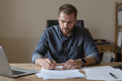 découvrez les fondamentaux du droit des sociétés pour maîtriser les aspects juridiques essentiels à la réussite de votre entreprise en tant qu'entrepreneur.