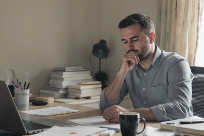 d&eacute;couvrez les m&eacute;thodes efficaces d'organisation du travail qui vous aident &agrave; gagner du temps et &agrave; am&eacute;liorer votre productivit&eacute; au quotidien.