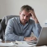 d&eacute;couvrez les principales causes du stress au travail et apprenez des strat&eacute;gies efficaces pour mieux le g&eacute;rer au quotidien, am&eacute;liorer votre bien-&ecirc;tre et votre productivit&eacute;.
